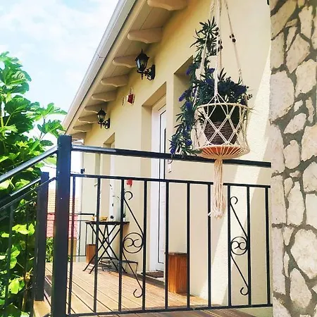 Fox Tale Apartmán Fternon